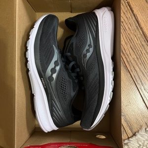 Saucony tennis shoes